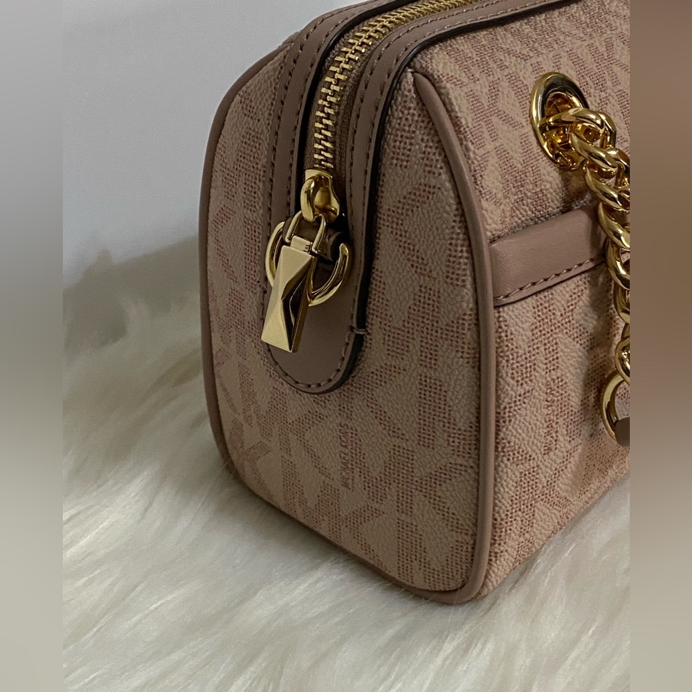Michael Kors Small Blaire Duffle Crossbody Bag - Picture 3 of 9